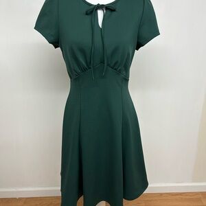 Classic Short-Sleeve Tie-Neck A-Line Dress in Dark Green Size XL